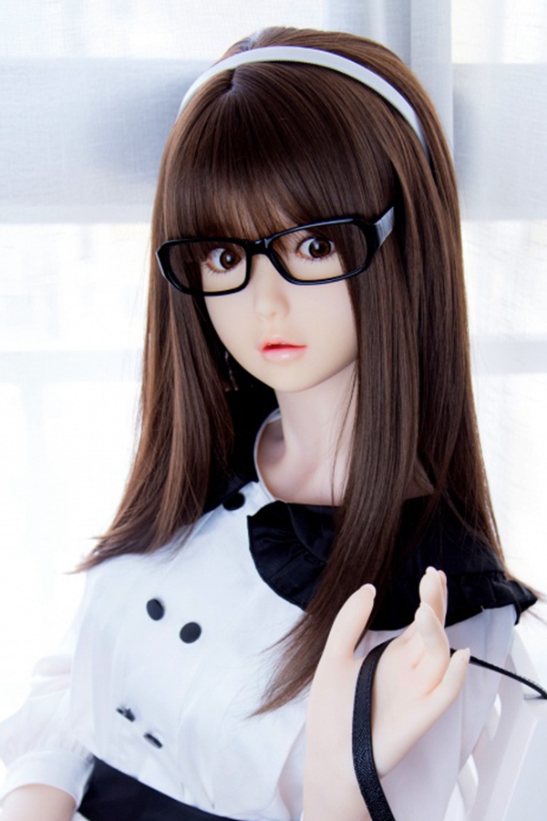 234257c8z5hknkz557enw3.jpg.thumb_副本 茶髪ロング、黒縁メガネ、白いカチューシャ、黒襟白ワンピースのラブドール「美津」製品画像.