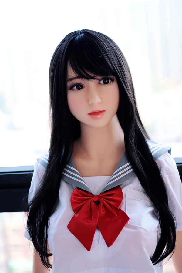 IMG_0137-修 アダルトラブドール佳音148cm、黒髪ロング、セーラー服。リアルな顔と肌。製品ページ用.