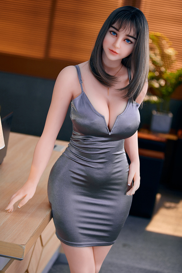 1 リアルな美智160cm ラブドール 光沢シルバードレス着用 青い瞳 TPE素材 高級ダッチワイフ 製品展示.