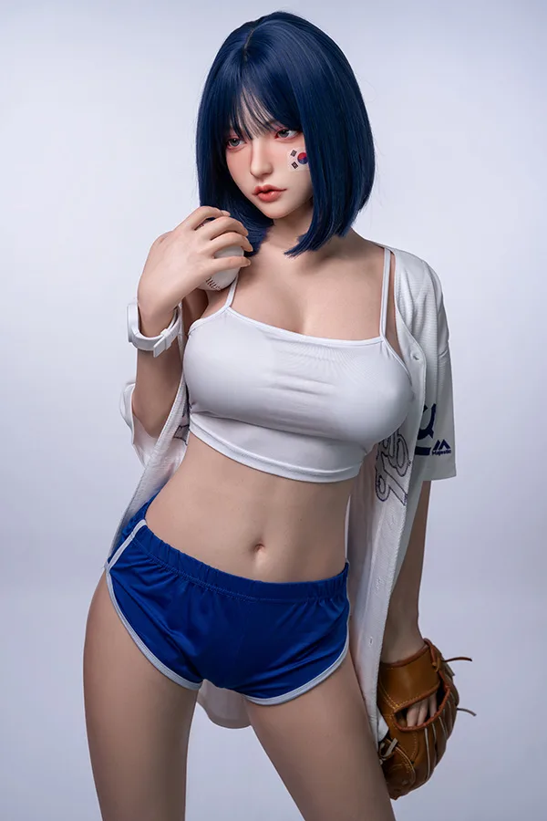 Orangein 青い髪の韓国風可愛いスポーツ少女ラブドール 169cm H5037 美波 韓国風可愛い美波ラブドール169cm。青い髪に韓国旗ペイント、野球ボールとグローブを持つスポーツ少女。.